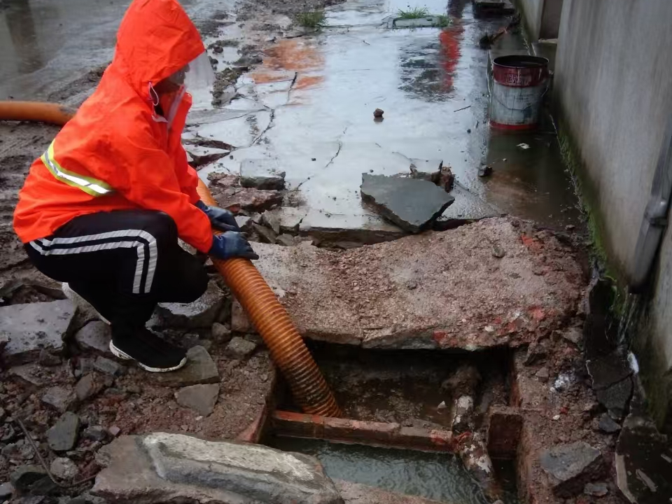 沛县专业清理污水池 炜誉市政以规范流程守护城市 “肠道”